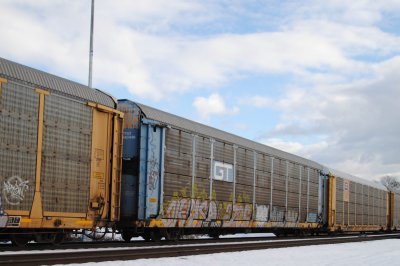 983496