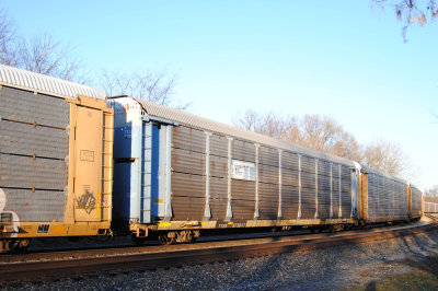 975617