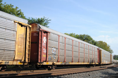 975722