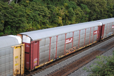 975727