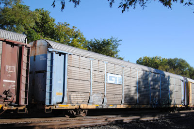 980485
