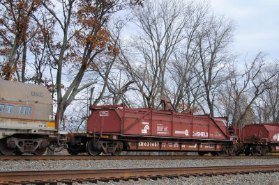 631657