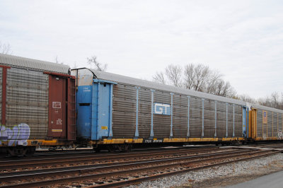 979796