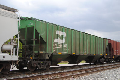 462300