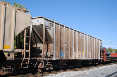 887480