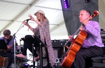 Tierney Sutton trio