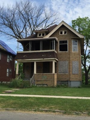 30_days_of_abandoned_detroit_houses_in_june