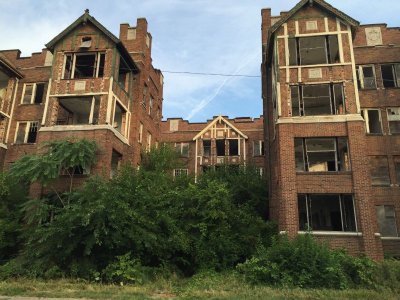 5260 Chicago Blvd-front
