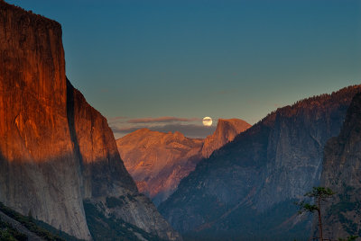 0038.jpg Moon over Yosemite