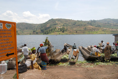 Market at Bunyoni  Lake