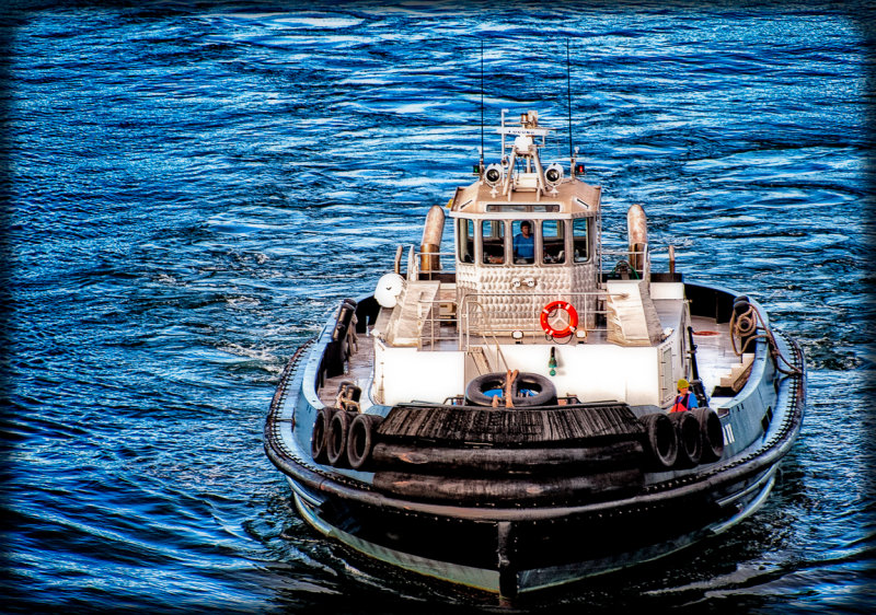 Tug boat in Hilo Bay