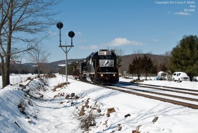 A work train north at Pkin_edited-1.jpg