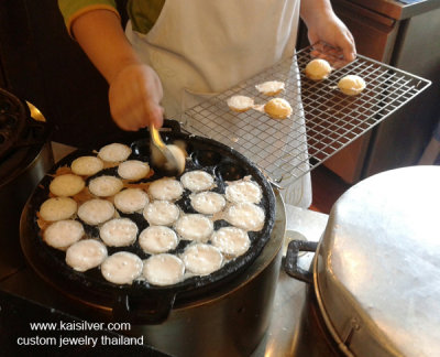 Popular Thai Food Dishes, Making Khanom Khrok Rice Pudding