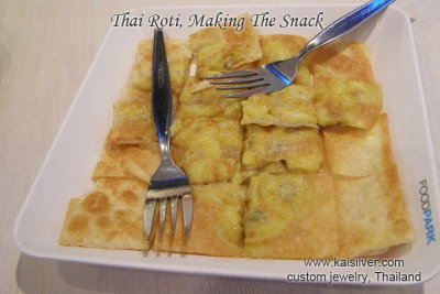 Thai Roti, The Popular Thai Snack That Can Make An Entire Meal