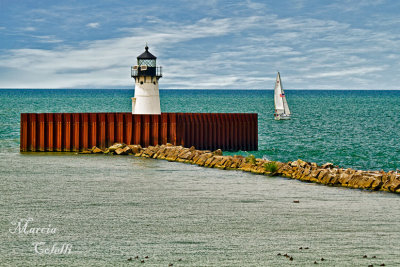 CLEVELAND HARBOR SMALL LIGHTHOUSE_7248.jpg