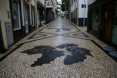 Chodniki Funchal są wyłożone takimi kostkami