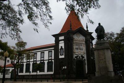 Bank i pomnik odkrywcy Madery - kapitana Zarco