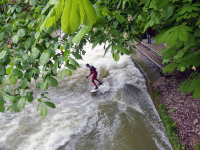 Munich-surfing on the river