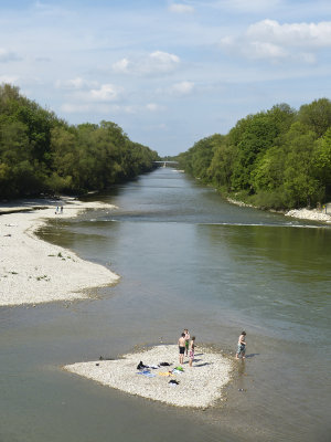 Isar River-boys on a sandbar