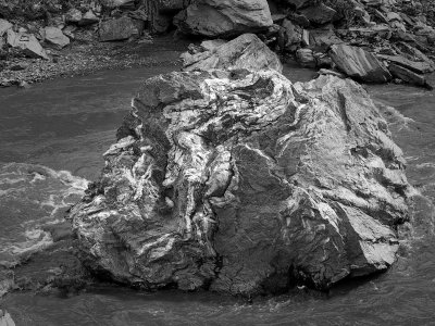 P6215206 - Savage River Boulder.jpg