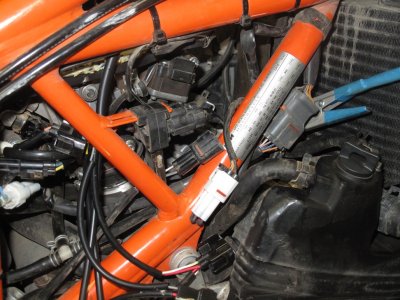 KTM 990 JDJetting EFI Tuner Installation- Right Side O2 Sensor Bypass Plug