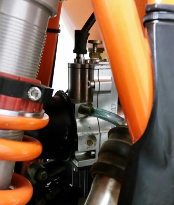 Smart Carb Billet Pressure Test- Standard chamber vent hose routing on Right- Left side was then altered for evaluations