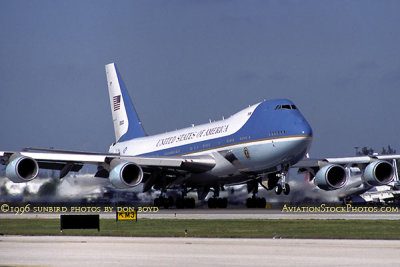 President Clinton departing Miami International Airport onboard Air Force One USAF VC-25A 92-9000 stock photo #UM9601
