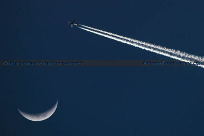 2014 - the crescent moon and Delta Air Lines flight #981 B737-732(WL) N307DQ enroute at 39,000 feet from ATL to BOG