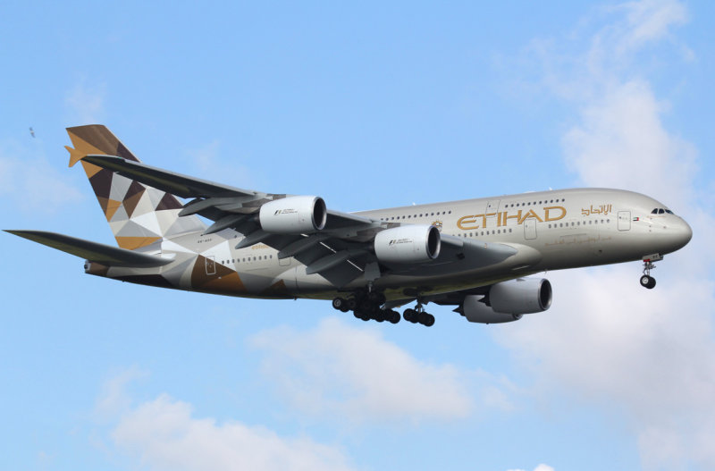 Etihad A-380 approaches JFK 4R, Aug 2016.