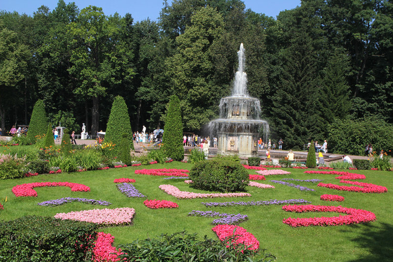 Peterhof garden 4