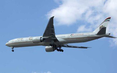 Etihad B-777-300ER approaching JFK 31R