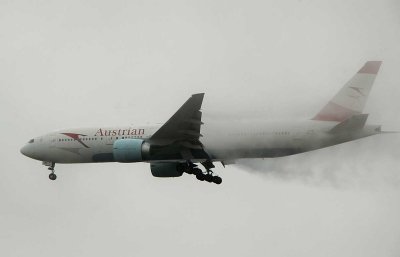 Just days before the previous photo was taken, the same B-777 approaching JFK in the mist