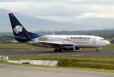 Aeromexico B-737-700 with special livery, UIO, Dec 2013