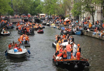 Kings Day celebration on the canal, 3