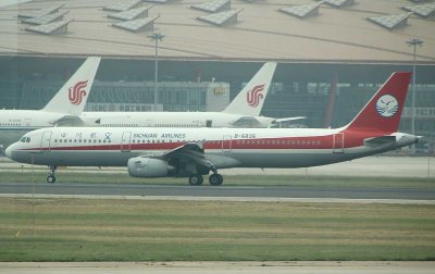 Sichuan Airlines A-321 at PEK
