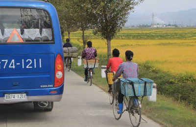 Bicycle traffic on the way to Hamhung, 1