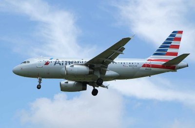 US Airways A-319 re-painted in AA livery
