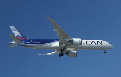 LAN 787-9 approaching JFK Runway 31R