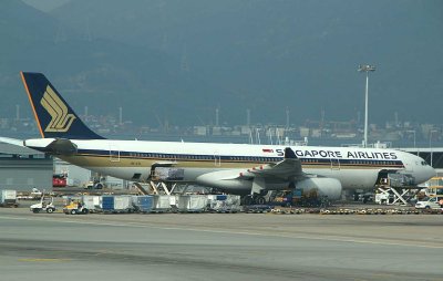 Singapore Airlines A-330 in HKG