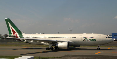 AZ A-330 in the airline's latest livery, July 2016