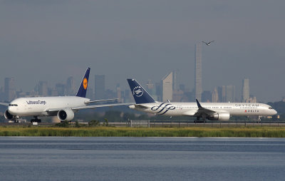 DL 757 in SkyTeam livery takes off while the LH 777F watches on