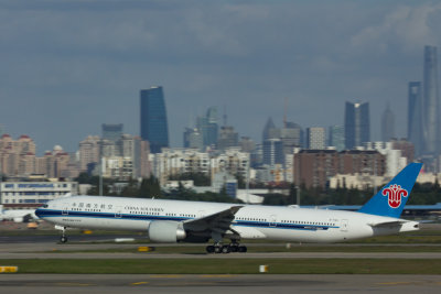 CZ 777-300ER taking off from SHA, Nov 2016