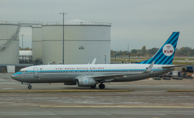 KLM B-737-800 in retro livery arriving at LHR