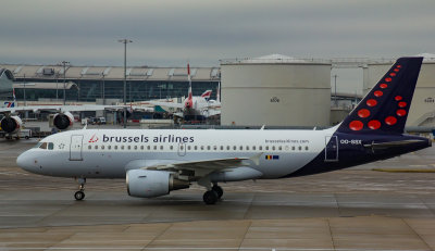 Brussels Airlines A-319 at LHR