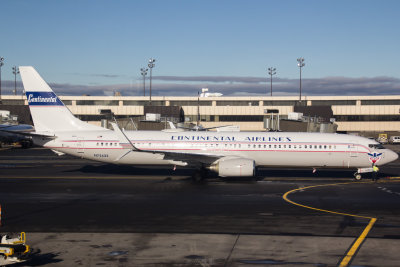 UAs 737-800 with retro livery for Continental Airlines