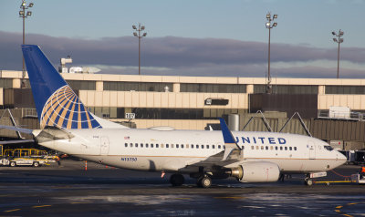 United B-737-700 at EWR, Jan 2017