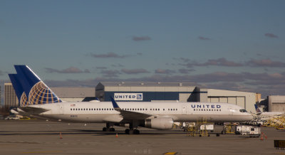 United B-757-200 at EWR