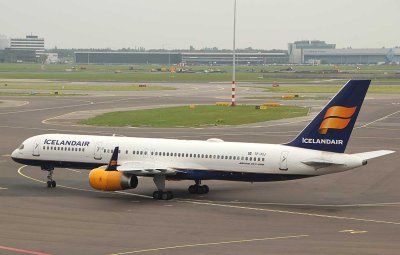 Icelandic winglet-equiped 757 in AMS