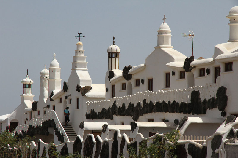 Drove to Tias to see the housing development of Villareales. 