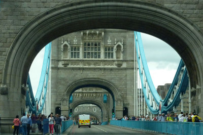 Howard got this shot of Tower Bridge from the back of Cyrus' car.